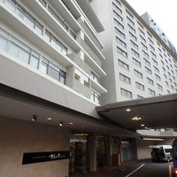 本館正面エントランス