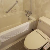 広いバス&トイレ。