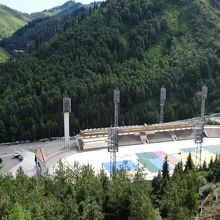 メデウのスケートリンクを上から見る