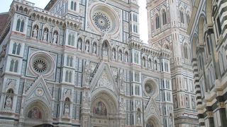 463段の狭い急な階段を上ると、クーポラの上からの眺めは感動的だそうです