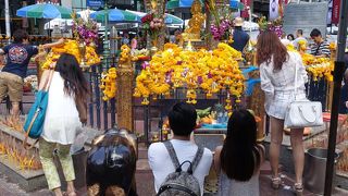 多くの参拝者が来ていました