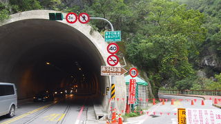 残念ながら遊歩道や橋は通行止めでした