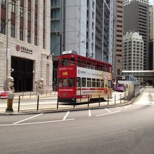香港島を走っています。