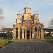 セルビア人地区にある修道院