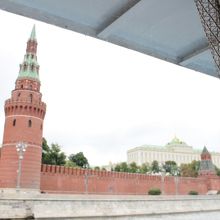 モスクワ川クルーズの船窓から見えました