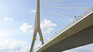 チャオプラヤ川に架かる橋です