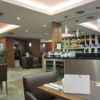 早朝のラウンジ