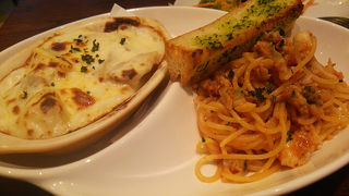 平日ランチ、サラダ、ドリンクバーつき