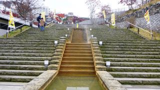 情緒あふれる石段街