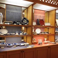 売店には有田焼が