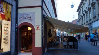 ザグレブの落ち着いたイタリア料理店