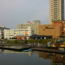 建物と旧中川