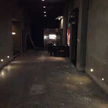 延安西路沿いですが、奥に店があり隠れ家的なお店