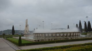 ジェロニモス修道院の目の前の綺麗な庭園