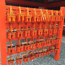 鳥居の形の絵馬