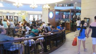 混雑しています