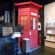 さて１階は大正期の下町、こちらは自働電話と箱車