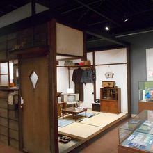 ２階には、昭和30年代の下町のアパート