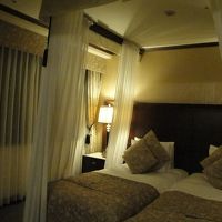 天蓋付のベッド