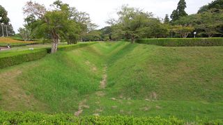 深いから堀　水堀に囲まれた二つの出丸　巨大な角馬出