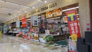 買い物客はどこから？