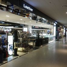 お土産店があります