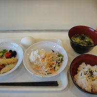 無料サービスの朝食。結構、種類多め