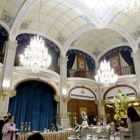 朝食は別料金プラスでコチラになりました。見事な内装!!