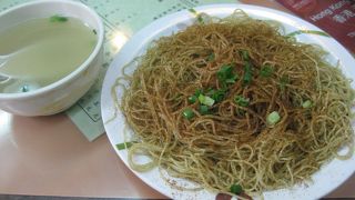 海老の卵のかかった麺が有名な店