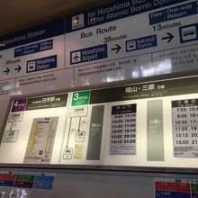 外国人利用客も多いので、バスの案内図も英語がバッチリ