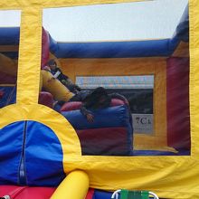 ふあふあドーム 10分300円。高いな