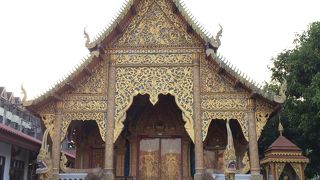 旧市街にある寺院