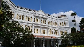 泊まらない人もぜひラッフルズホテルへ