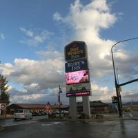 道路に面しているのでわかりやすい位置にある