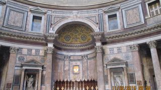 紀元前25年に建築の神殿だそうです