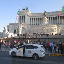 手前がヴェネツィア広場です