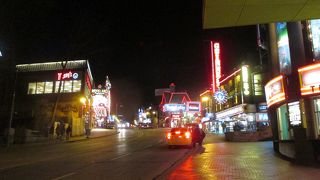 夜は繁華街