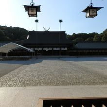 外拝殿から本殿側を写す。