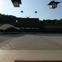 外拝殿から本殿側を写す。静寂さが漂っていました。