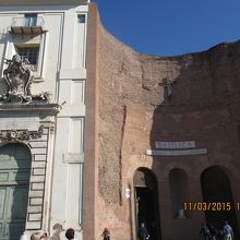 共和国広場に面しています