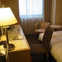 部屋は狭いが機能的