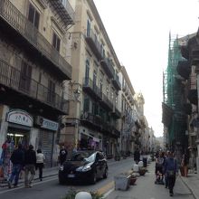 意外に狭い道でした