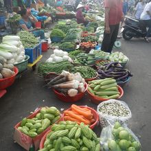 チョロンバスターミナル前のマーケット