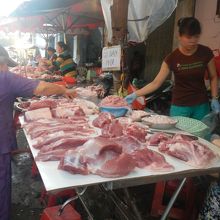 チョロンのバスターミナル前のマーケット