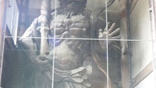 でかい金剛力士像