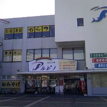 外観、外に書いてあるからわかりやすい。