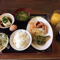 ビュッフェ形式の朝食