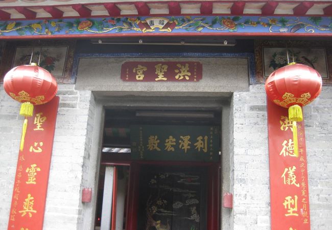 清暑軒と族文物館の道中にある廟