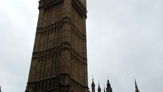 とても大きな時計塔