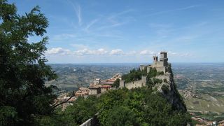 ティターノ山にある第一の塔